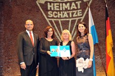 Heimatminister Albert Füracker und Kunstministerin Prof. Dr. med. Marion Kiechle prämieren 100 Heimatschätze
